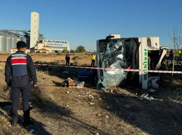 Aksaray Ankara Karayolunda Yolcu Otobusu Devrildi 17943833 2794 M