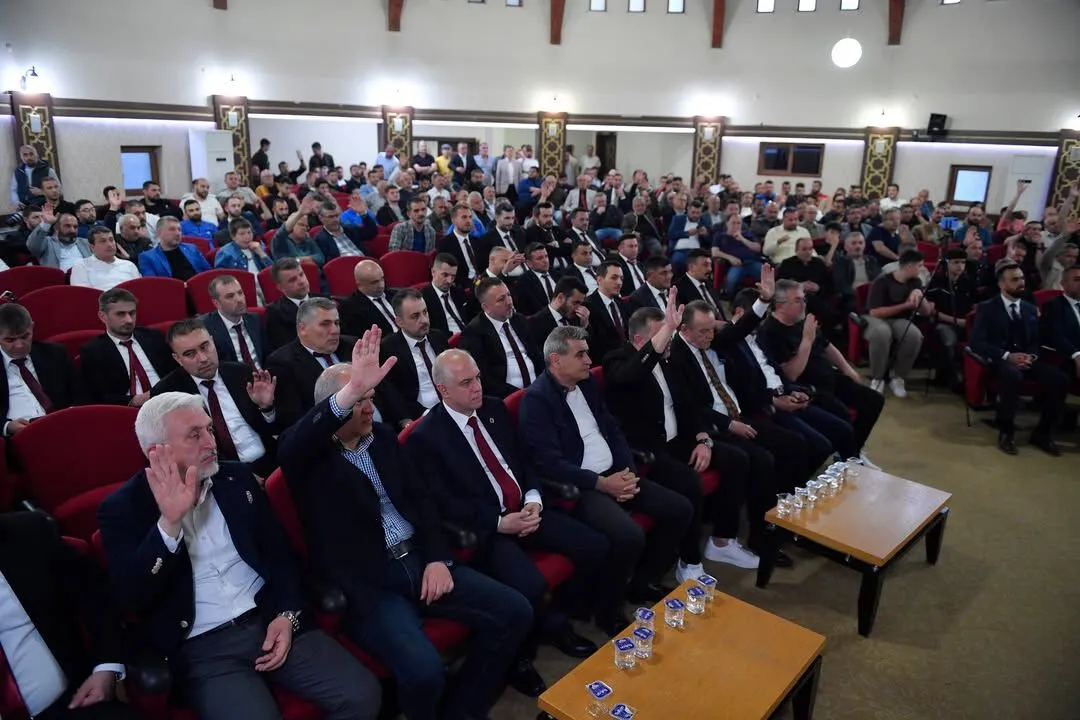 Inegolsporumuzda Kani Ademoglu Donemiinegolsporumuzun Sani Konukoglu Konferans Salonunda Gerceklestirilen Ve Tek Liste Ile Gidilen Olaganustu Genel Kurul Toplantisinda Kani Ademoglu Baskanliga Secil 1