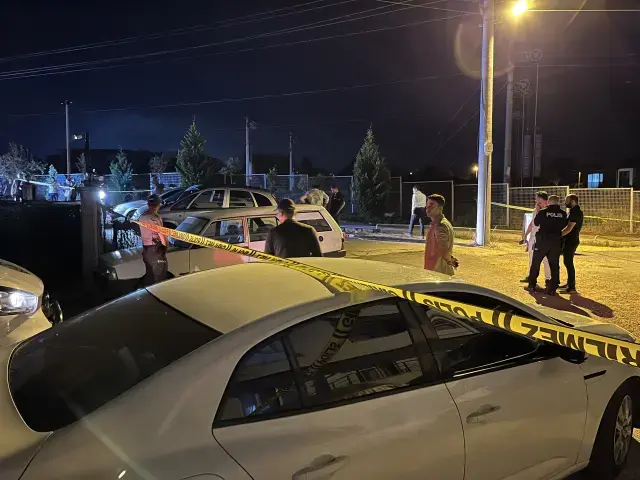 Alisveristen Donen Sevgilisi Ve Kardesini 19043148 4677 M