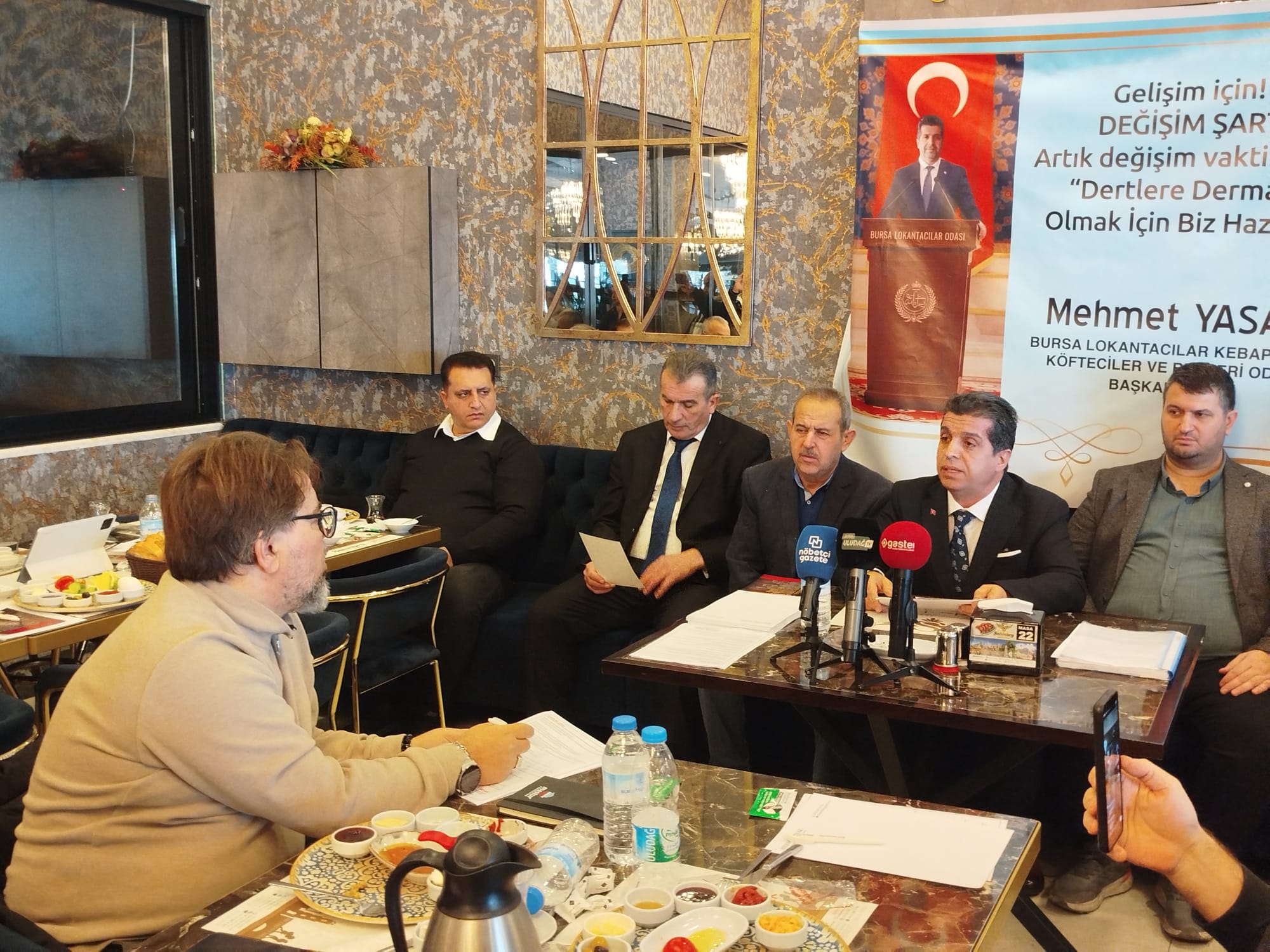 812A00B9 D3B6 4230 Ba4C 998B70E003Df