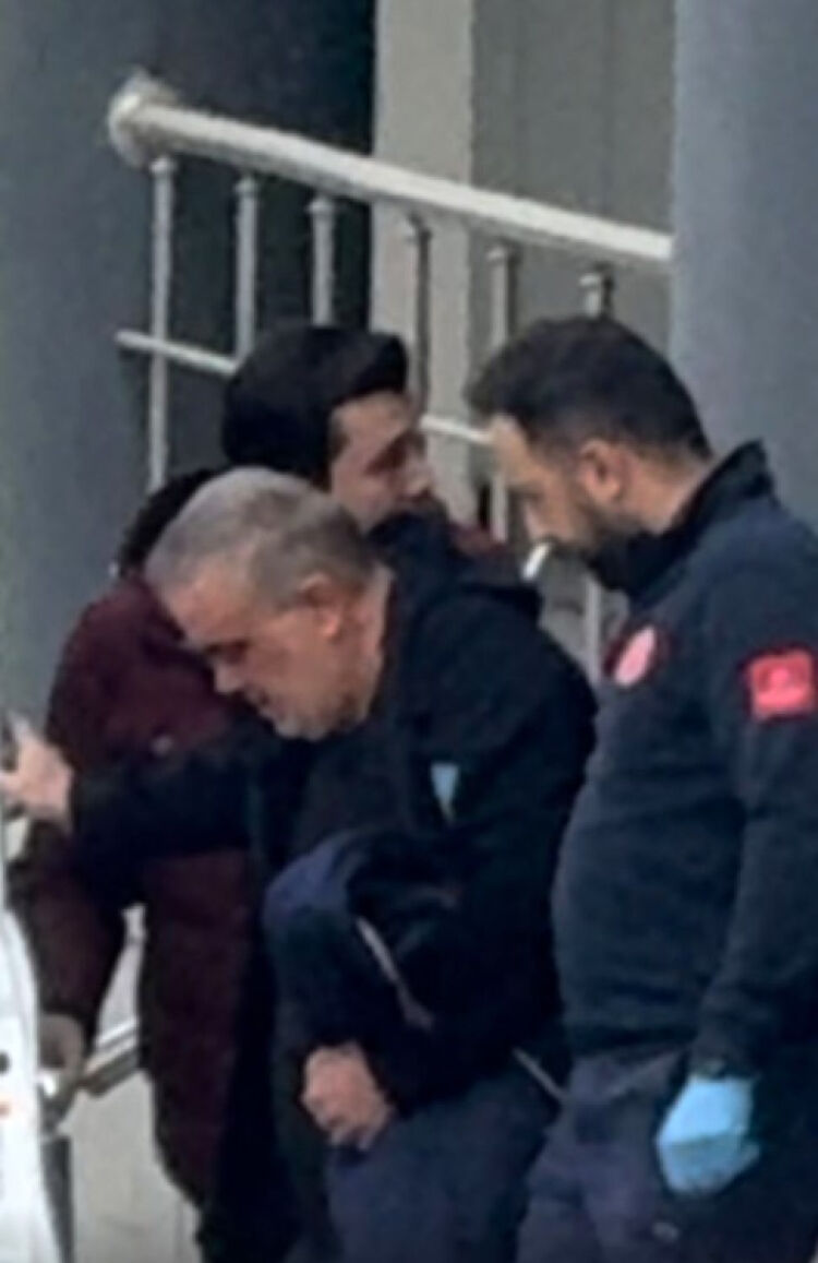 Aw673248 02 1774959662 935 X750