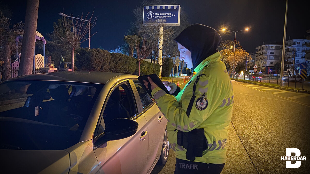 Bursa'da Gece Trafik Denetimi 71 Kişi Kontrol Edildi (3)