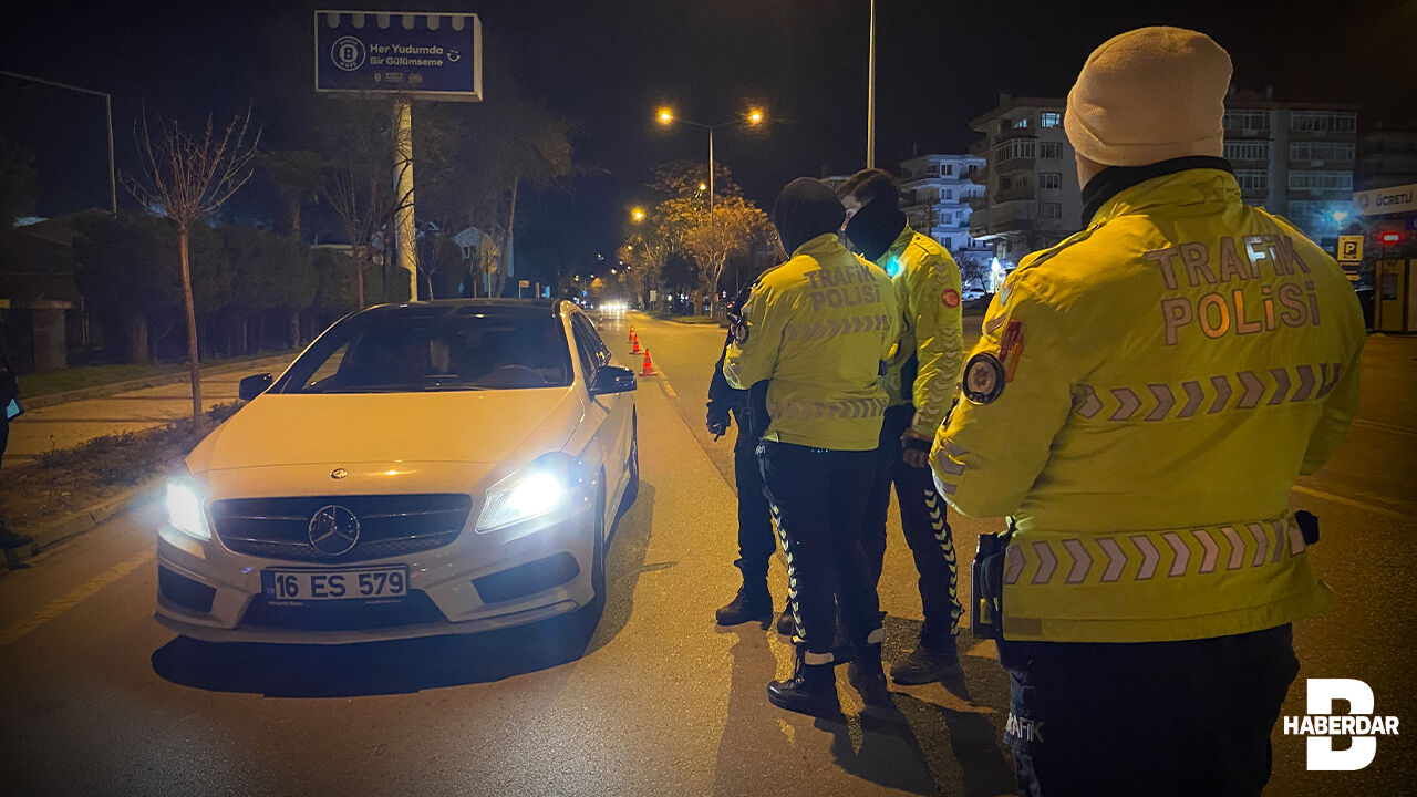 Bursa'da Gece Trafik Denetimi 71 Kişi Kontrol Edildi