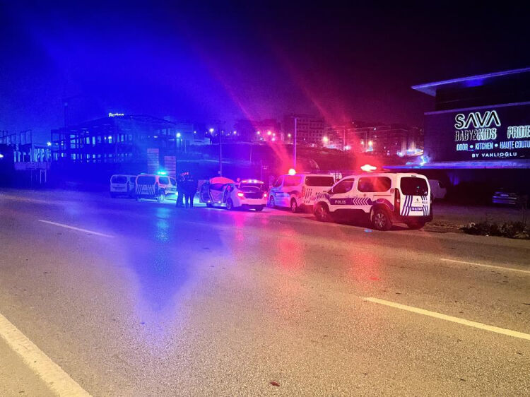 Aw685246 03 1776407888 998 X750