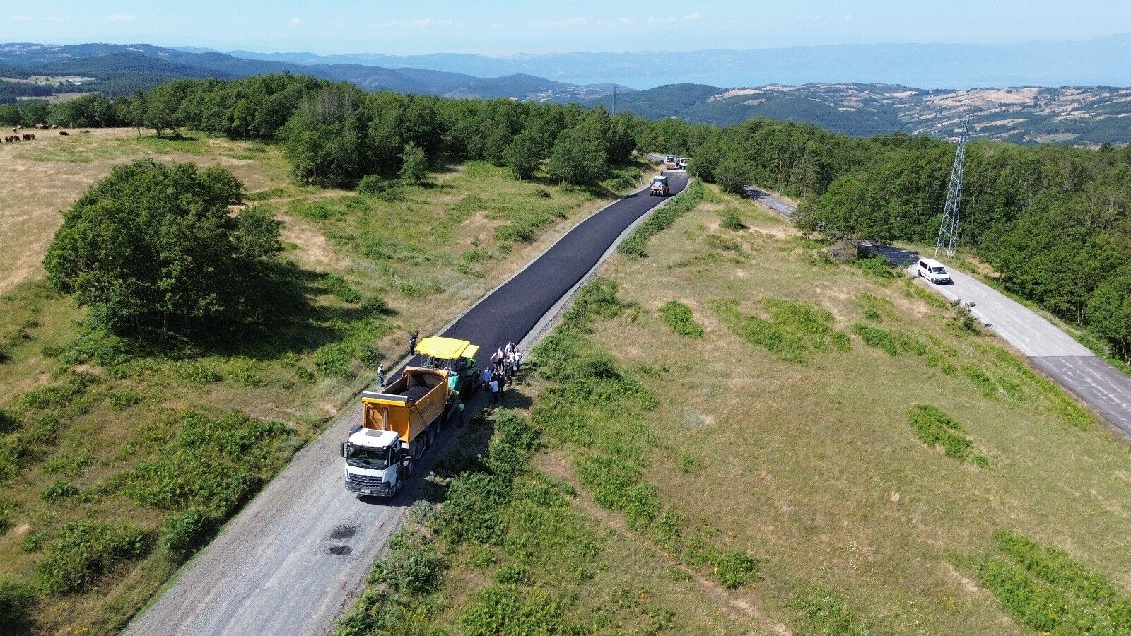 Bursa'da bağlantı yolunda asfalt seferberliği