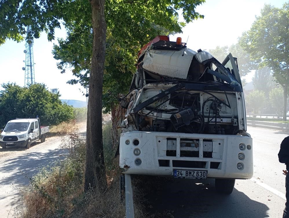 Bursa'da metrelerce sürüklenen otomobilin sürücüsü hayatını kaybetti