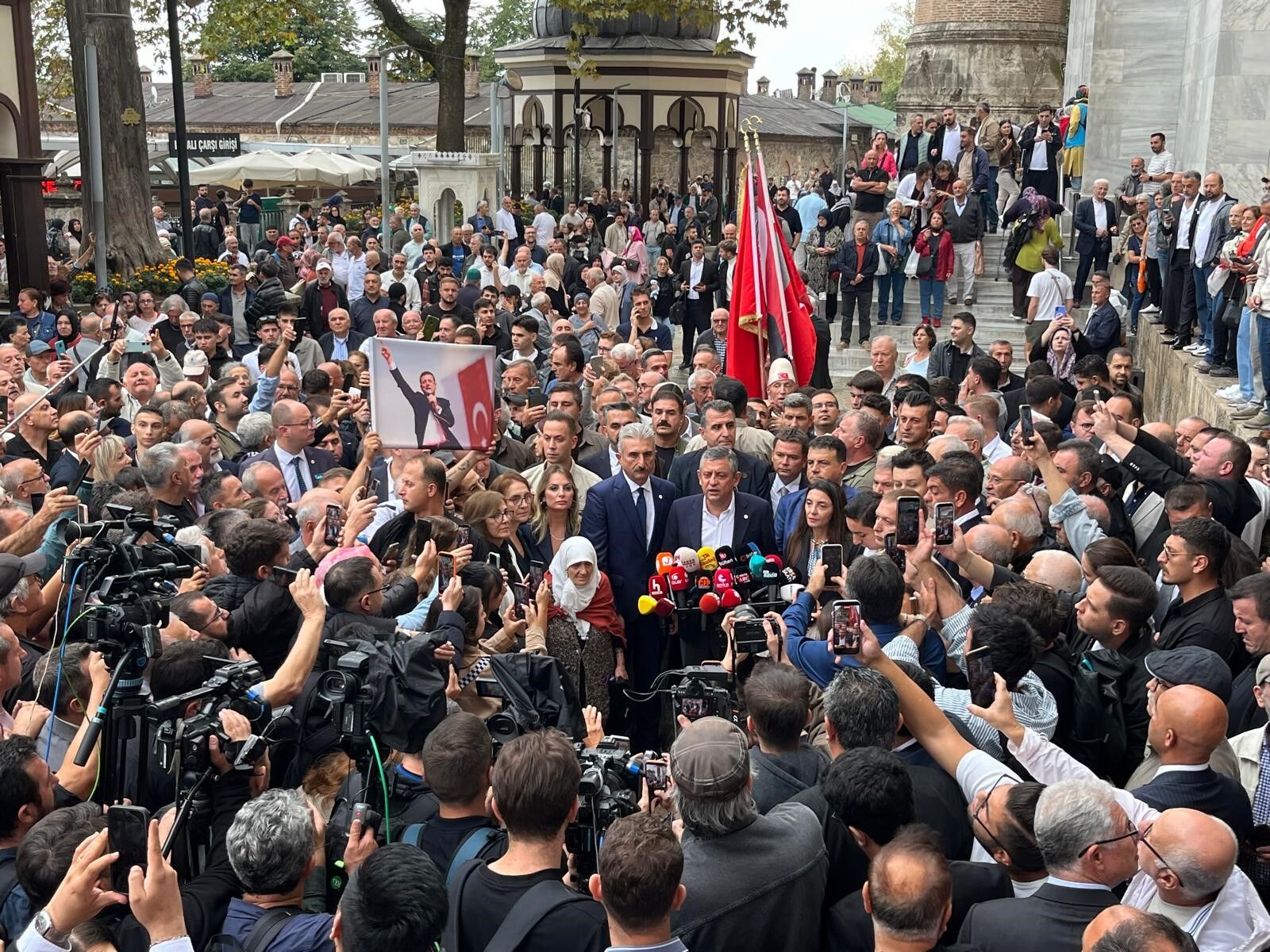 YENİ Parti'nin ismi değişecek mi? Genel Başkan Özgür Özel açıkladı