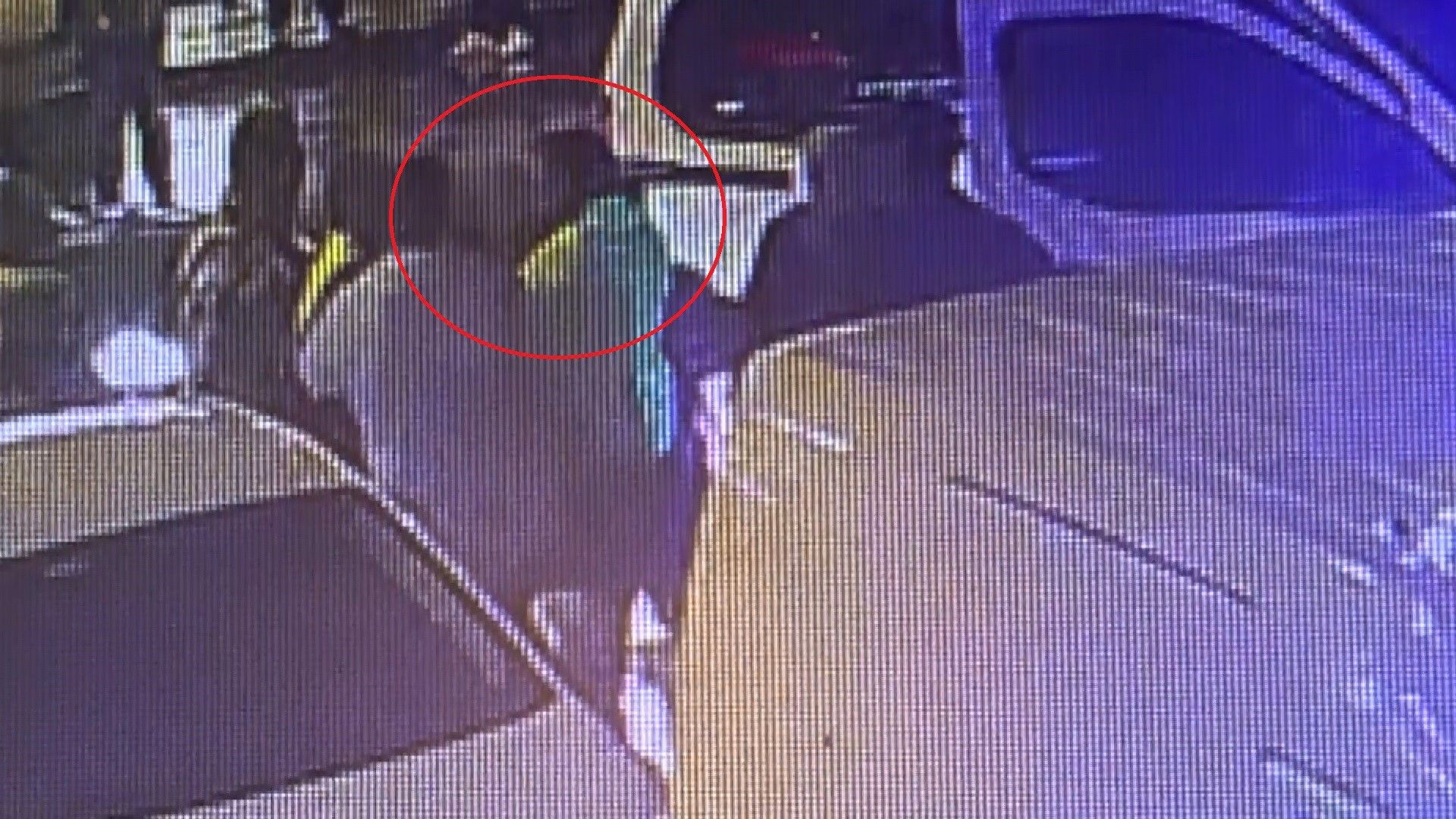Bursa'da park halindeki araca çarptı, polise kafa attı!
