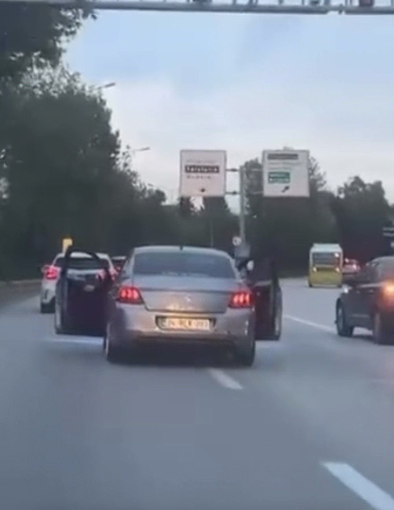 Bursa'da trafikte tehlikeli yolculuk kamerada