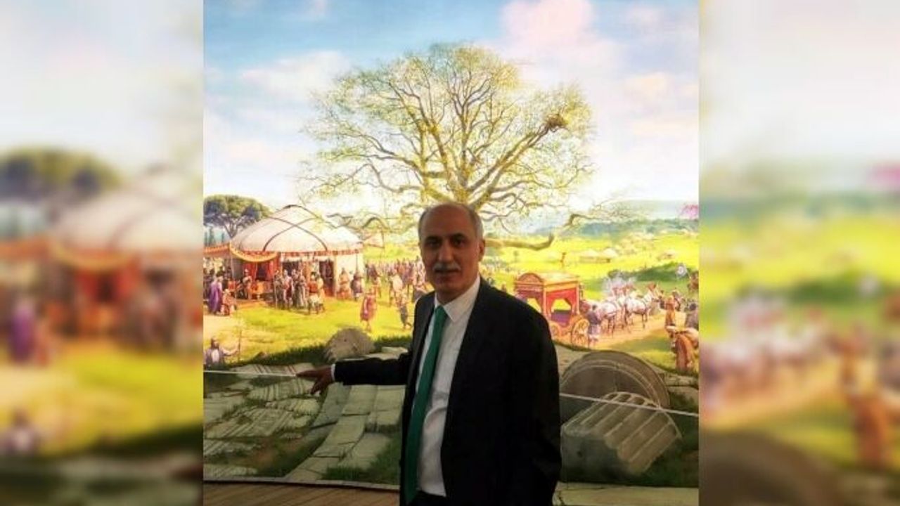Başkan, kendisine gelen çiçekleri satarak..