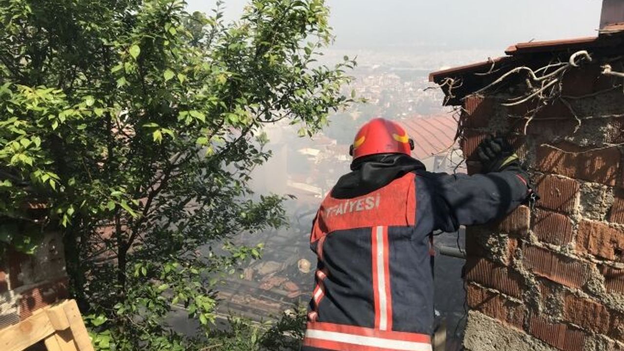 Bursa'da yangın evi kül etti
