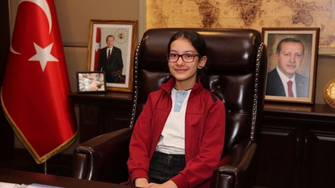 Bursa'nın yeni başkanı koltuğuna oturdu