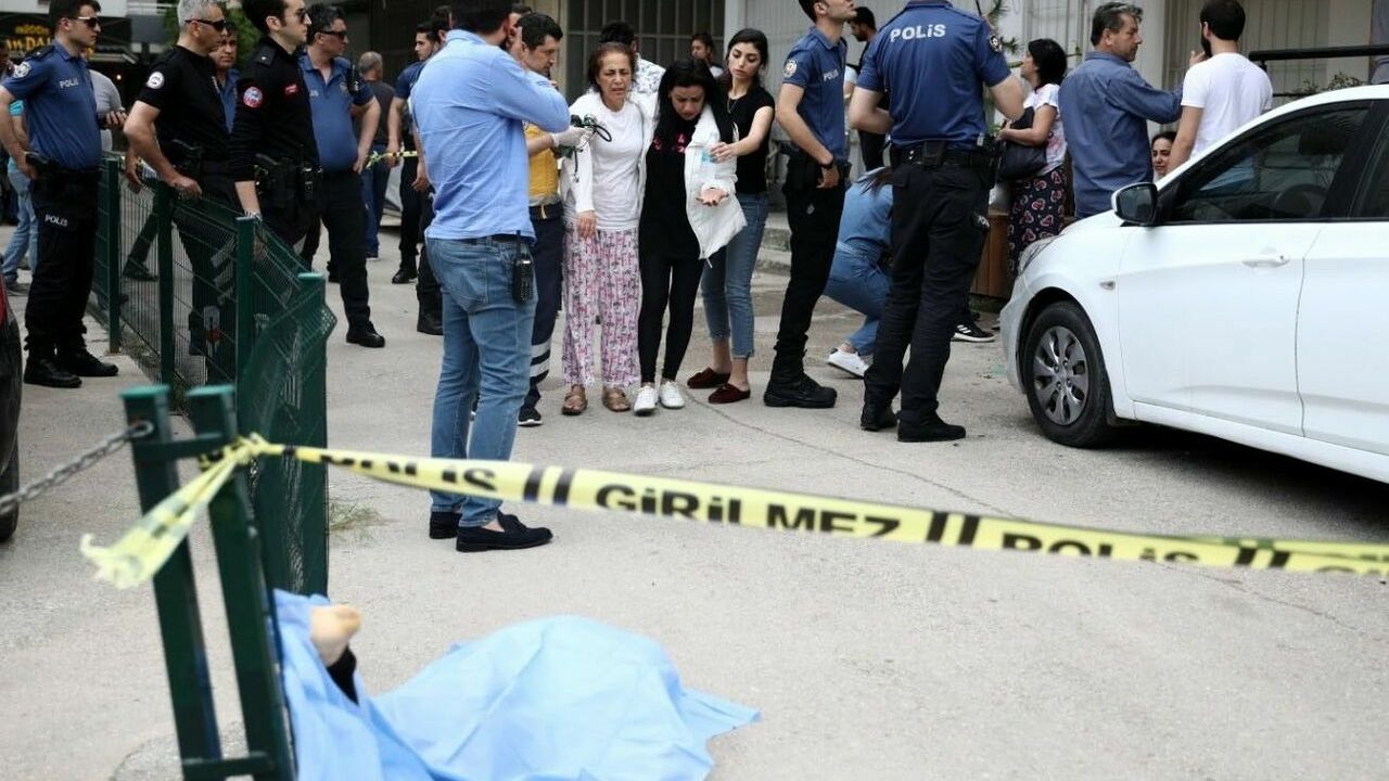 Ablasının intihar ettiği yerde aynı şekilde intihar etti