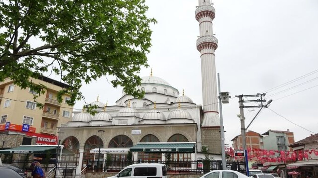 Bursa'da  ezan kazası... Binlerce kişi erken oruç açtı.   "Erken açtığımız oruçlar ne olacak?"