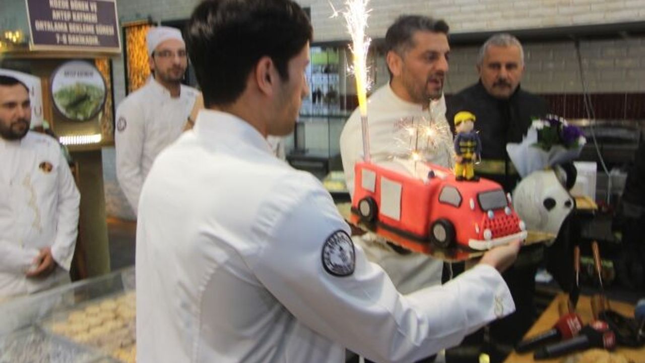 Bursa'da ünlü börekçi itfaiyecilere sürpriz yaptı mahkemelik oldu