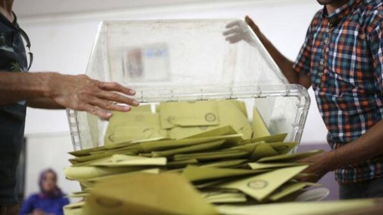 Seçimden ilk çekilen parti belli oldu. İmamoğlu'na 11 bin oy...