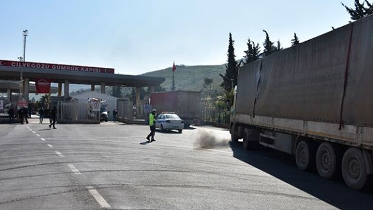 BM'den Suriye'ye 17 tırlık insani yardım