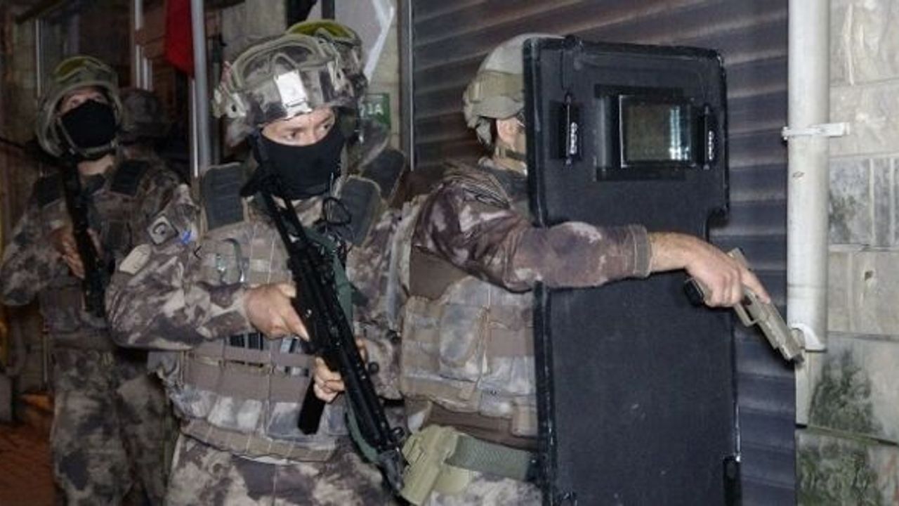 BURSA'DA BİRİ POLİS 12 KİŞİYE FETÖ GÖZALTISI