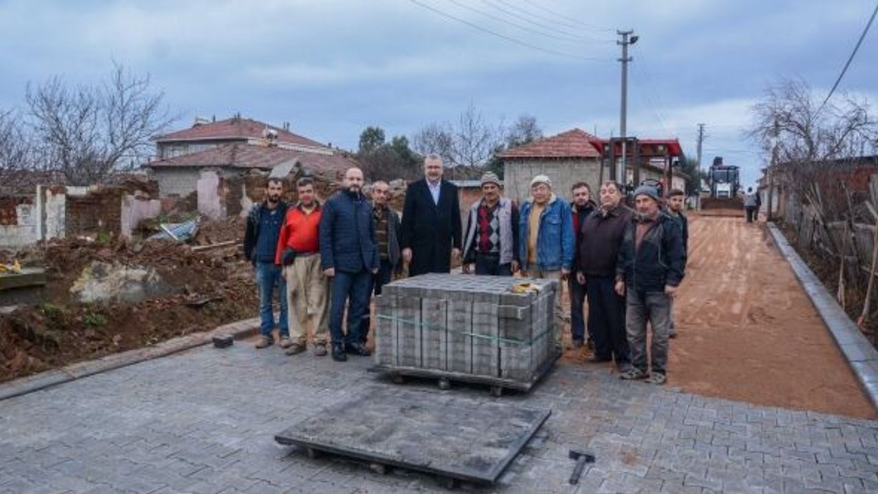 KARACABEY’DE PARKE TAŞI ÇALIŞMALARI SÜRÜYOR