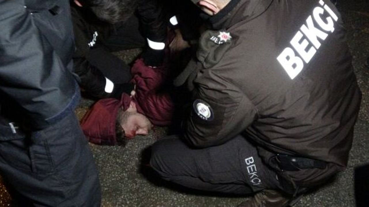 ELİ BIÇAKLI GENÇ, HEM KARDEŞİNİ HEM KENDİSİNİ YARALADI