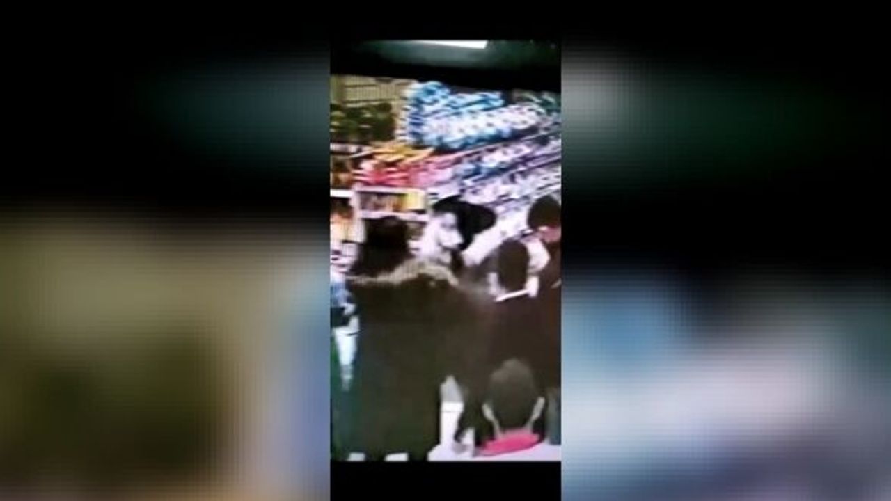 BURSA'DA MARKETTE İKİ KADIN BİRBİRİNE GİRDİ