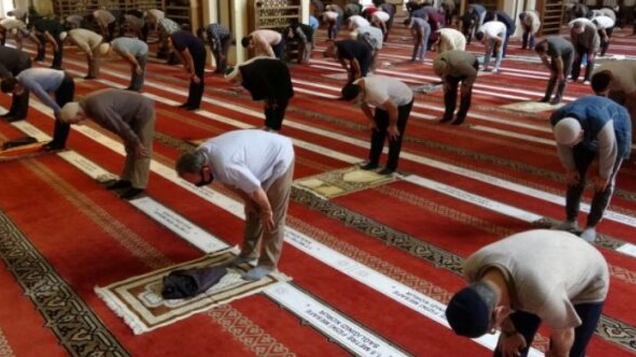 BURSA'DA KURBAN BAYRAMI NAMAZI SAATİ BELLİ OLDU