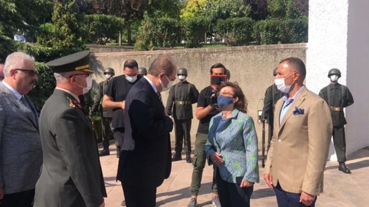 3. CUMHURBAŞKANI BURSA'DA KABRİ BAŞINDA ANILDI