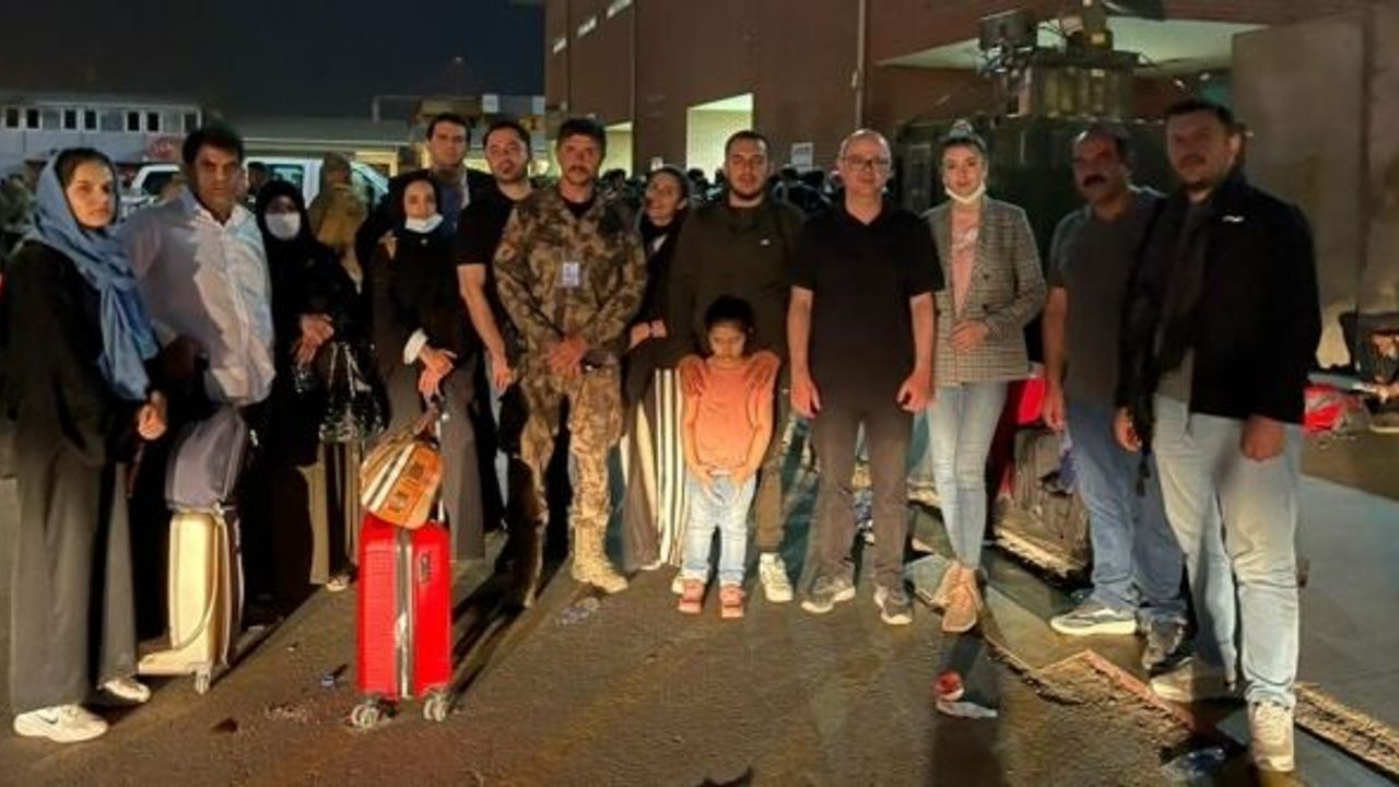 AFGANİSTAN'DA MAHSUR KALAN BURSALI HEMŞİRE TÜRK ASKERİ TARAFINDAN KURTARILDI