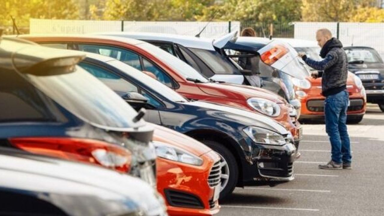 OTOMOBİL PİYASASI BİRBİRİNE GİRDİ ! İkinci el sıfır araçlara yaklaştı