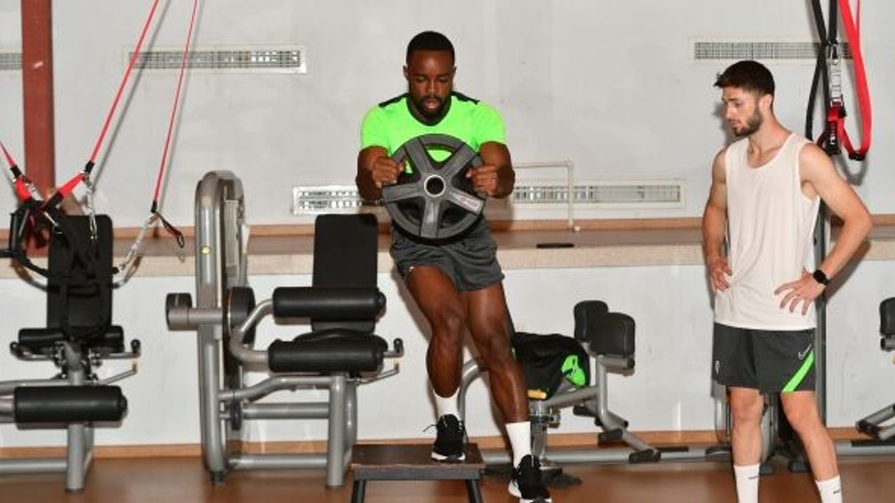 BURSASPOR GÜNÜN İLK ANTRENMANINDA KUVVET ÇALIŞTI