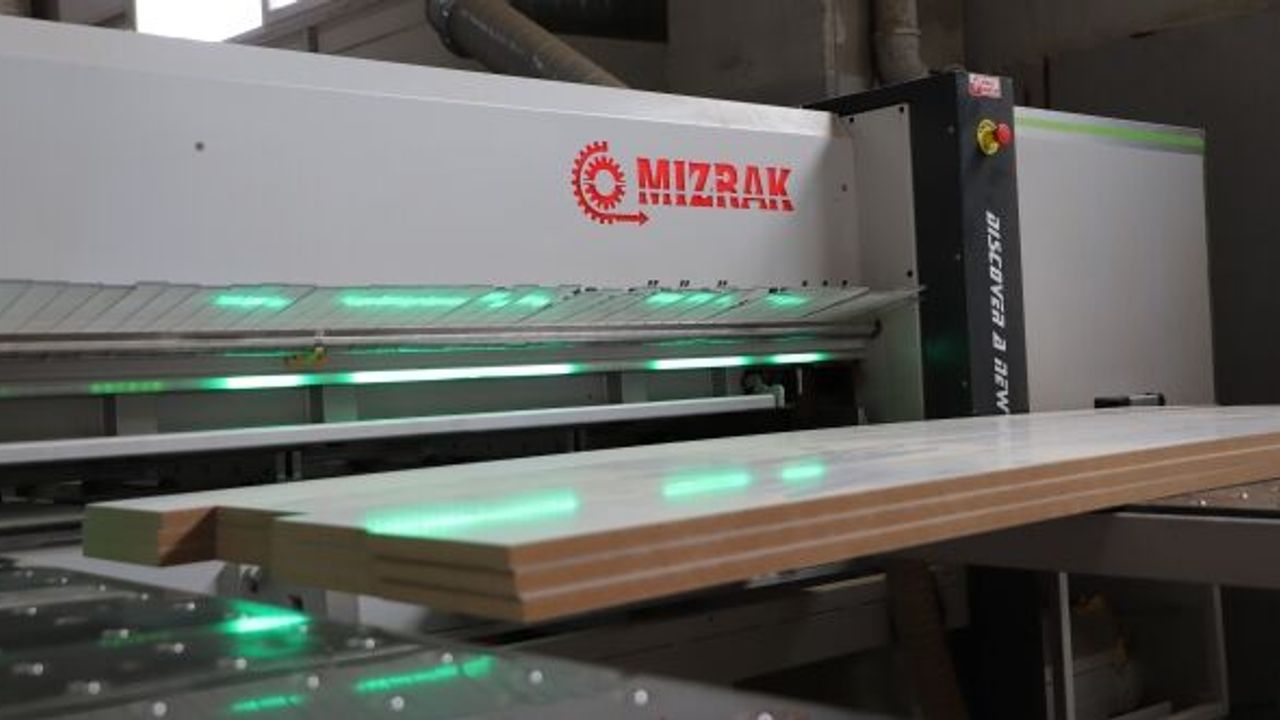 KÜÇÜK BİR ATÖLYEDE BAŞLADI ŞİMDİ DÜNYAYA MAKİNE ÜRETİP SATIYOR
