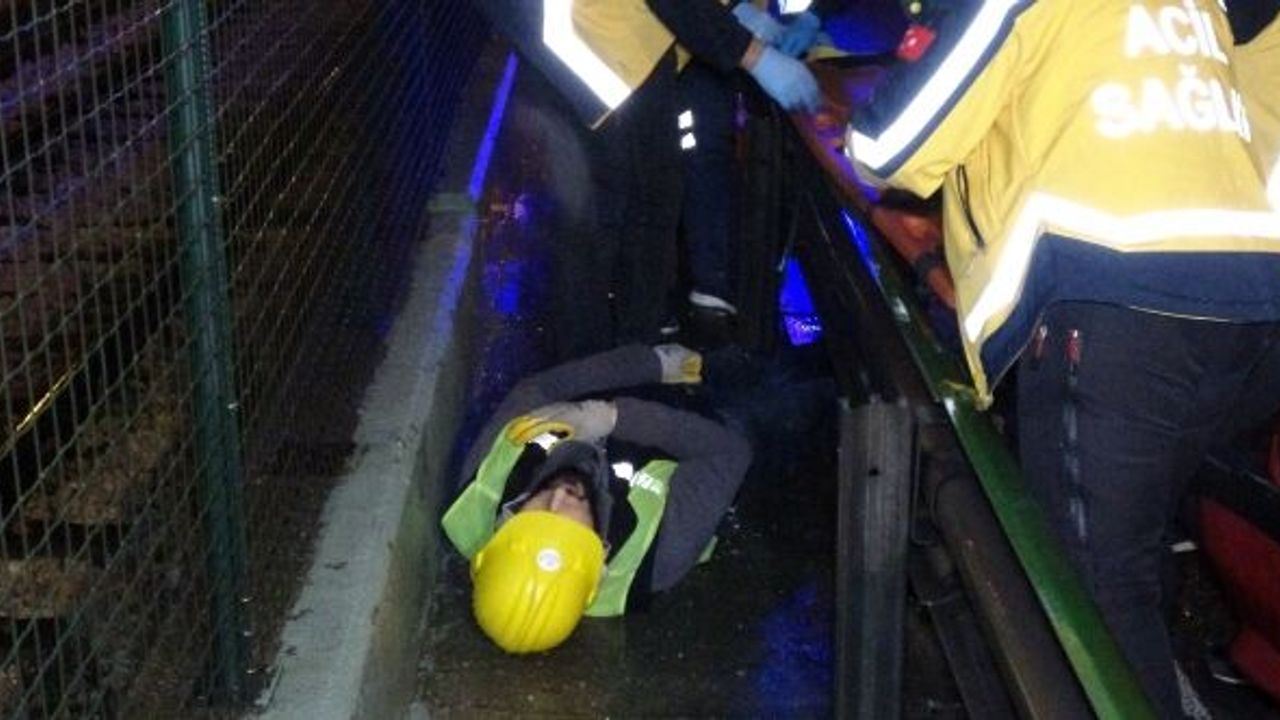 METRONUN BAKIM İŞLERİNİ YAPAN İŞÇİLERE OTOMOBİL DALDI