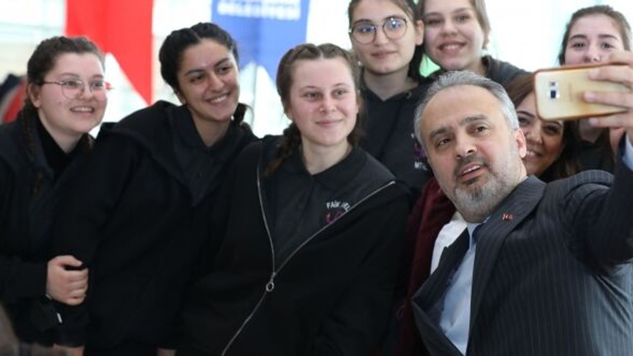 BURSA BÜYÜKŞEHİR'DEN 3 BİN ÖĞRENCİYE BURS DESTEĞİ