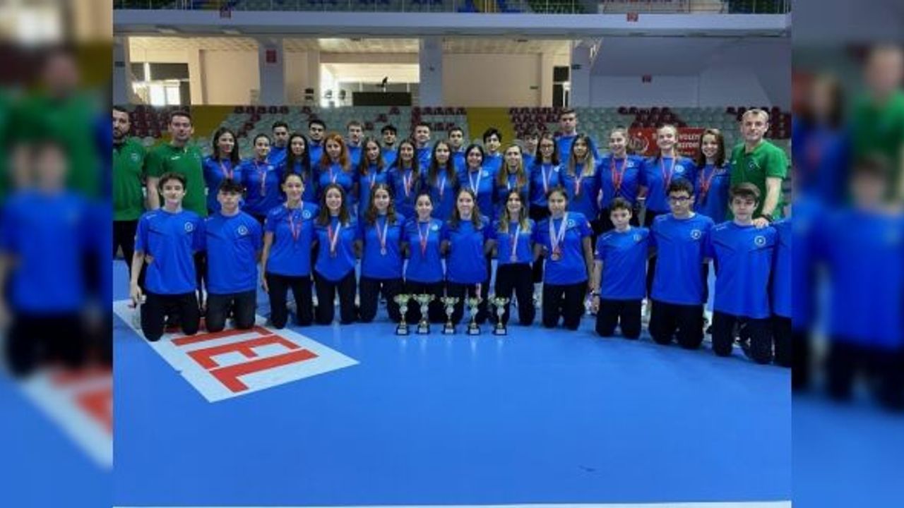 BÜYÜKŞEHİR VOLEYBOL TAKIMLARI SEZONU 5 KUPA İLE KAPATTI
