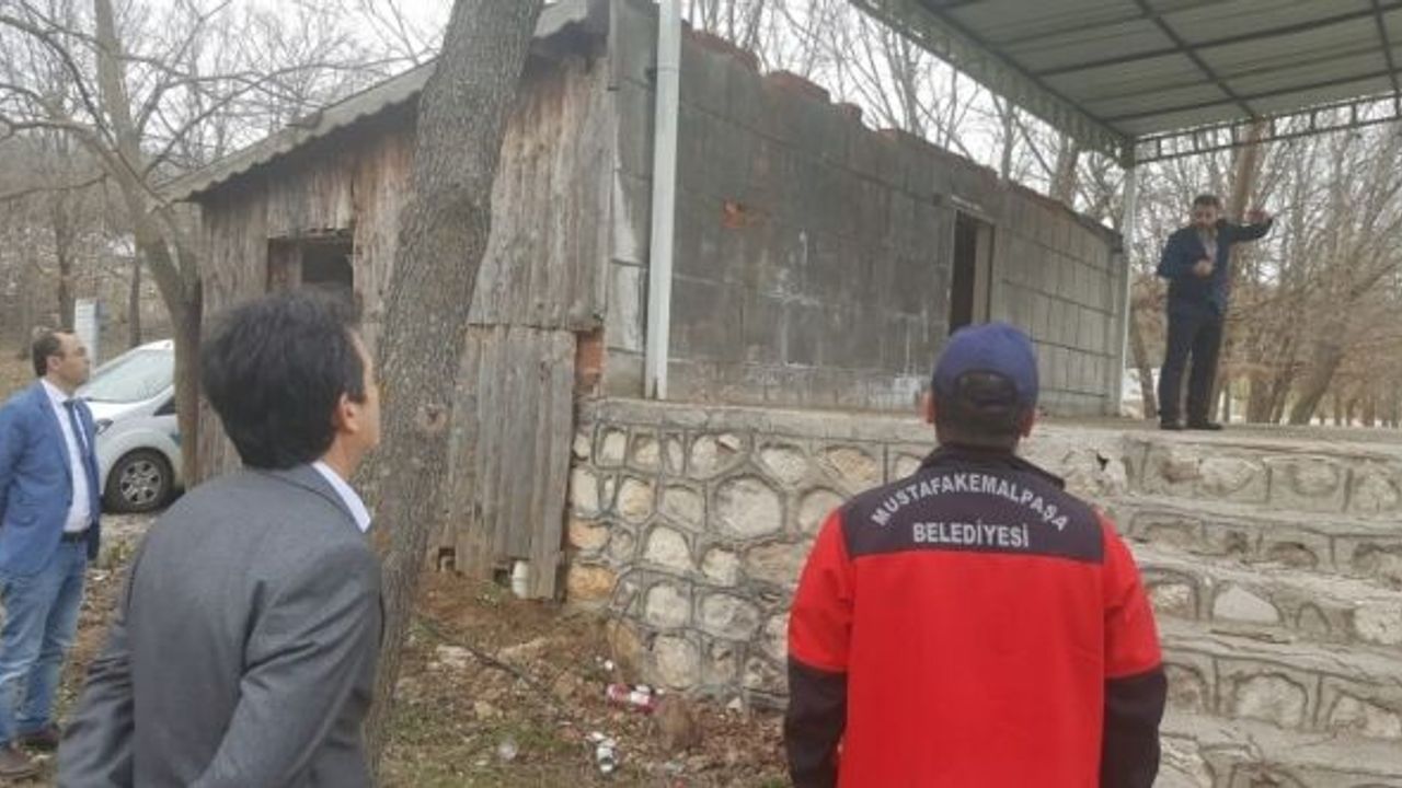HIRSIZLAR HİZMET BİNALARINI TALAN ETTİ: ELEKTRİK SAATLERİNİ YAĞMALADILAR