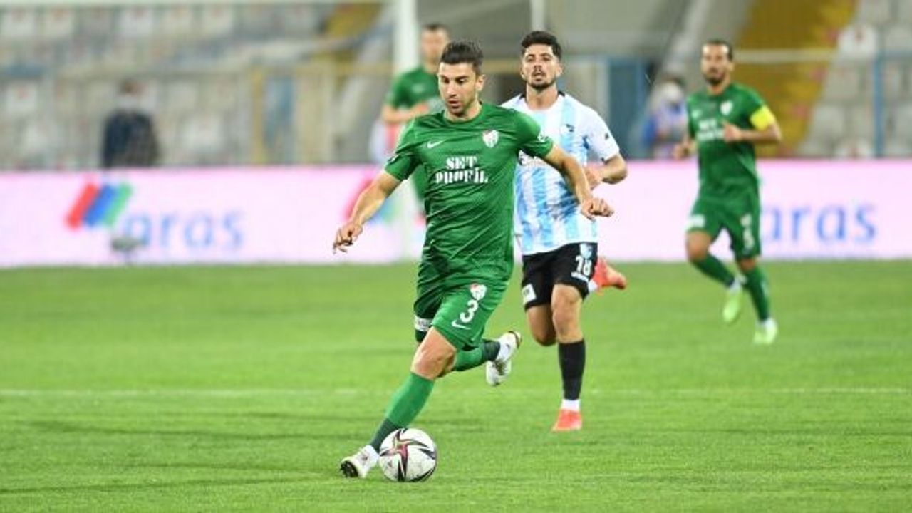 BURSASPOR'DA YAPRAK DÖKÜMÜ SÜRÜYOR