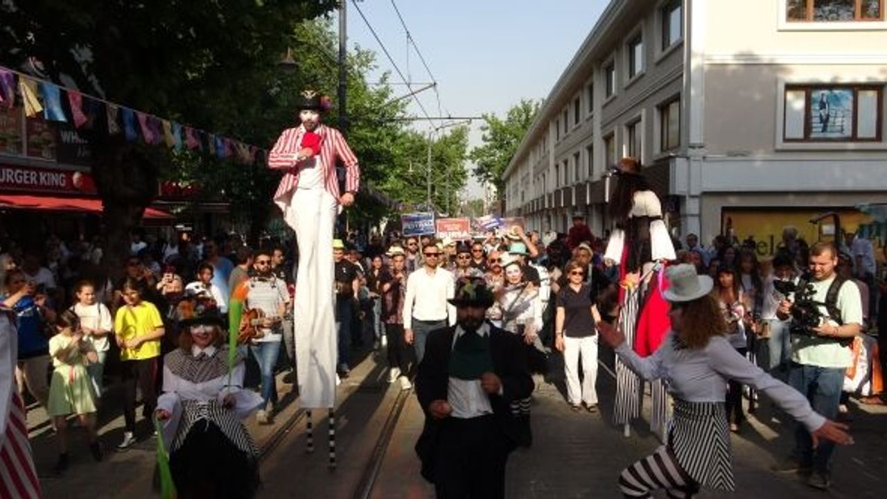 BURSA'DA SOKAK SANATÇILARI FESTİVALİ BAŞLADI