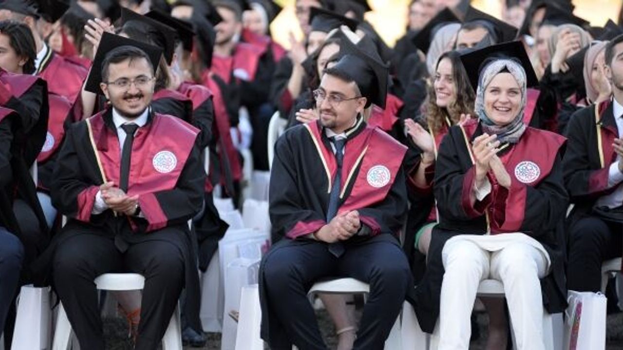 BURSA, TÜRKİYE'YE 350 YENİ HEKİM DAHA KAZANDIRDI
