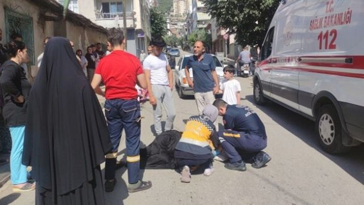 EŞİ VE OĞLU GÖZÜNÜN ÖNÜNDE 15 METRE SAVRULDU