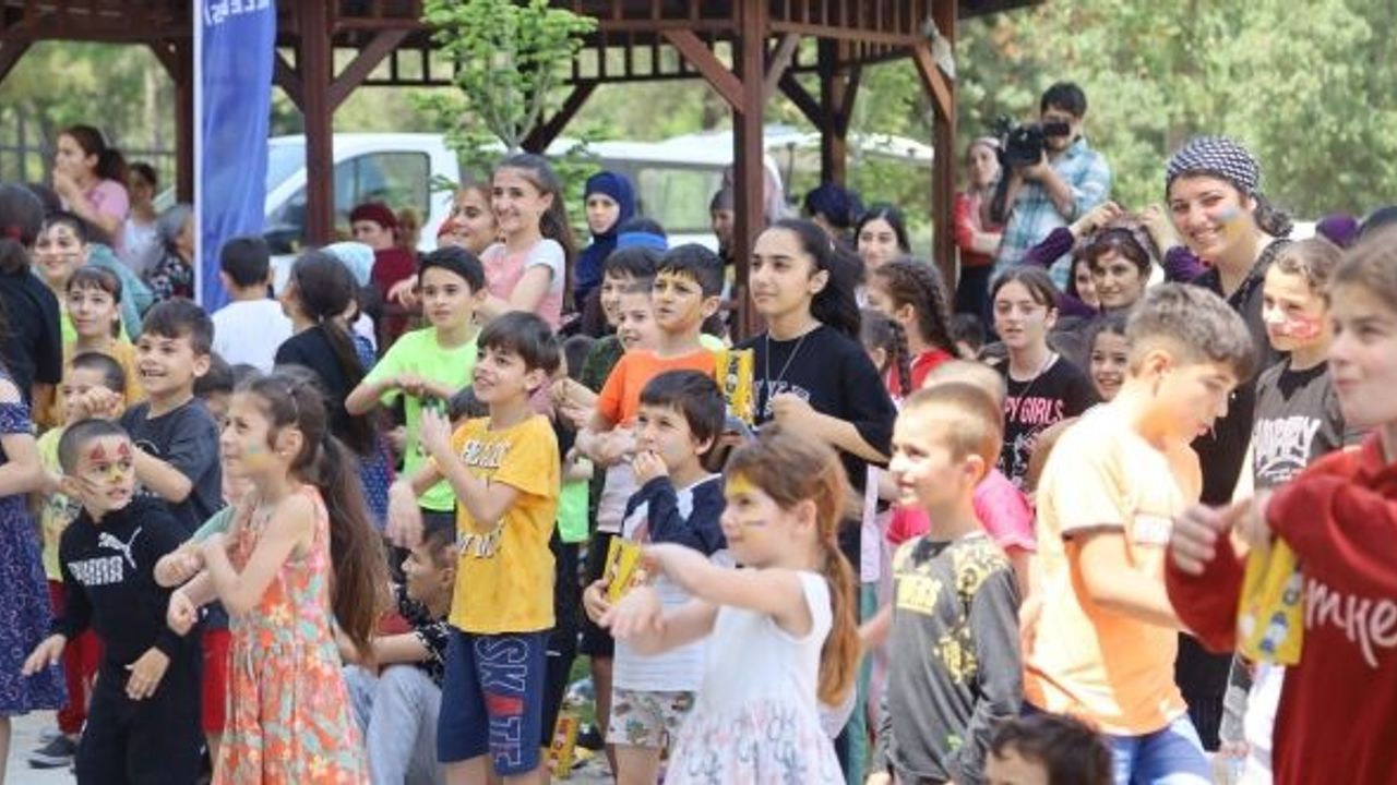 SAVAŞTAN KAÇTILAR BURSA'DA YÜZLERİ GÜLDÜ