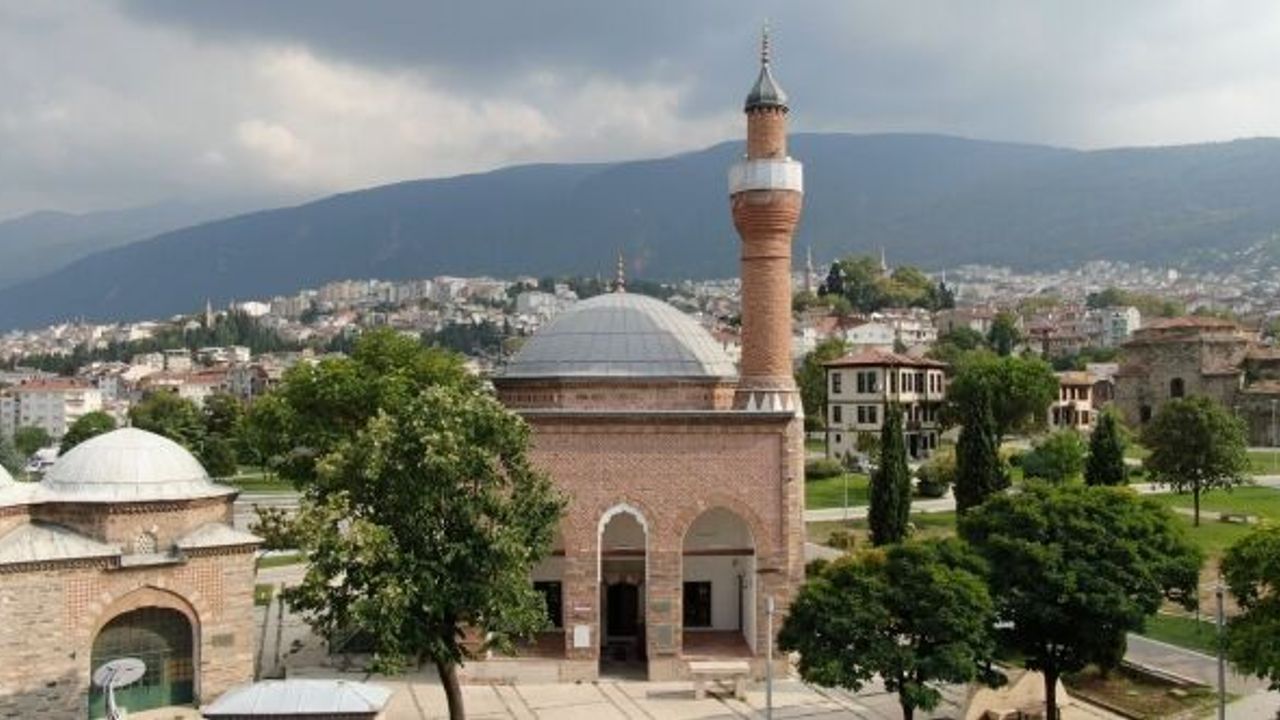 CAMİNİN ÇALINMADIK BİR TEK MİNARESİ KALDI