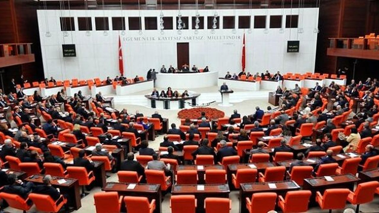 BASIN YASASININ İLK 2 MADDESİ MECLİSTEN GEÇTİ