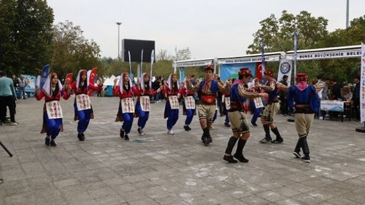 BURSA'DA ÜNİVERSİTELİLERE "HOŞ GELDİN" ŞÖLENİ