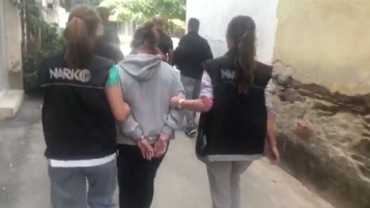 CANLI YAYINDA UYUŞTURUCU KULLANAN KADIN GÖZALTINA ALINDI