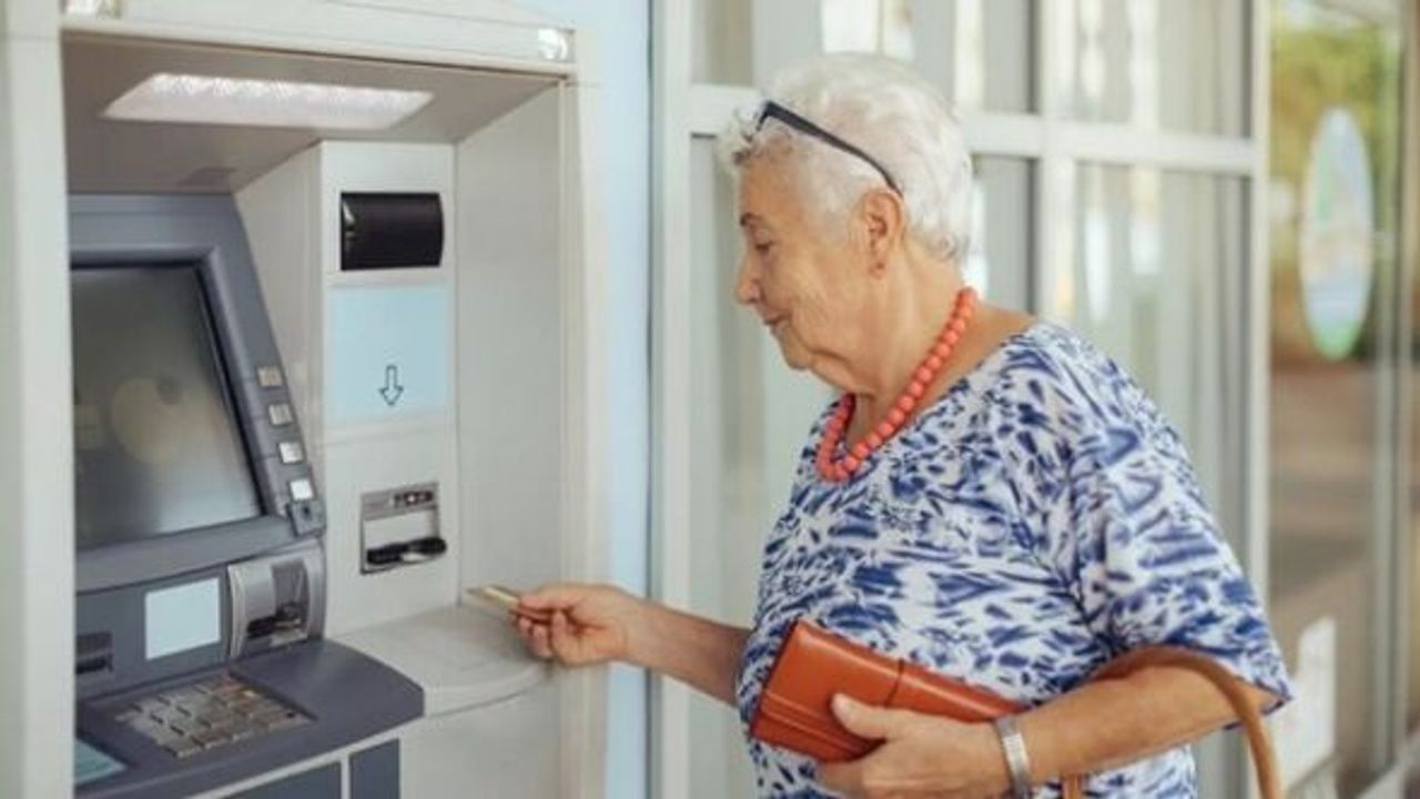 YENİ FORMÜLLE EN DÜŞÜK EMEKLİ MAAŞI NETLEŞTİ