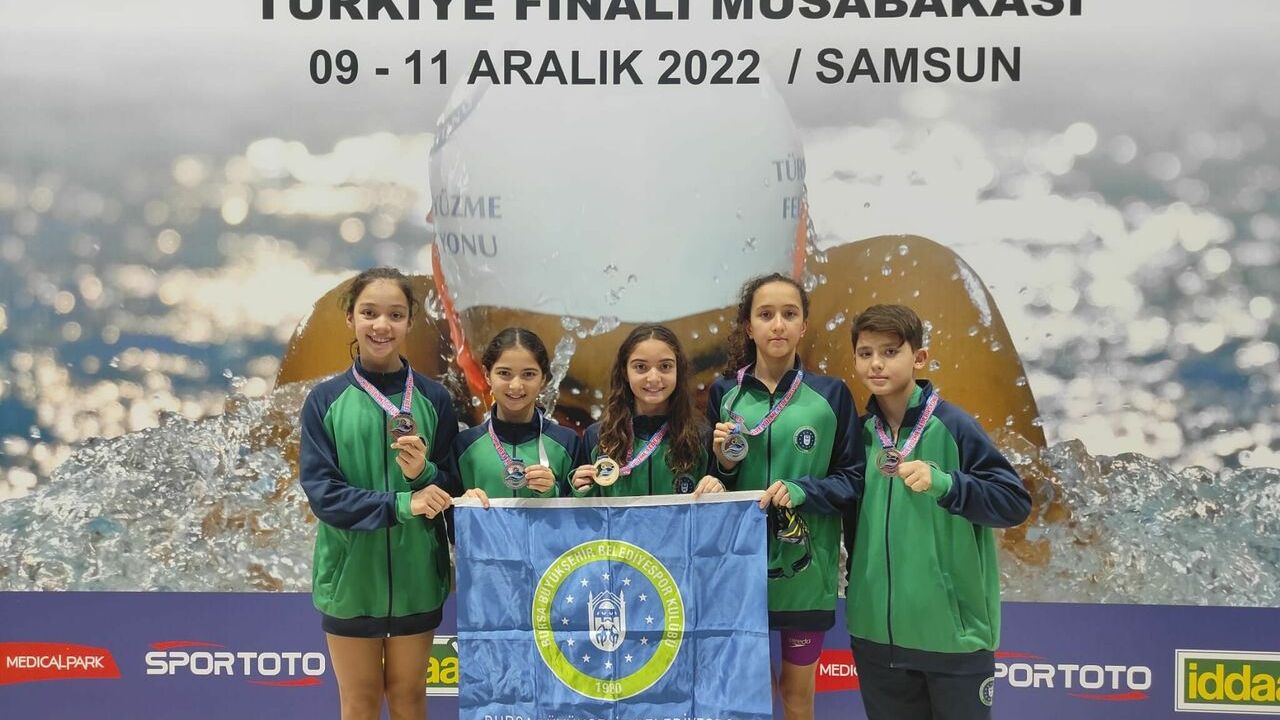 BURSALI İKİZLER SAMSUN'DAN MADALYA İLE DÖNDÜLER