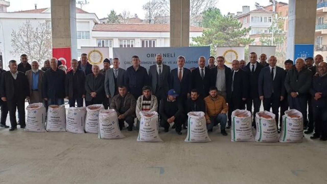 ORHANELİ'DE ÇİFTÇİLERE ÜCRETSİZ BUĞDAY VE ARPA TOHUMU DAĞITILDI