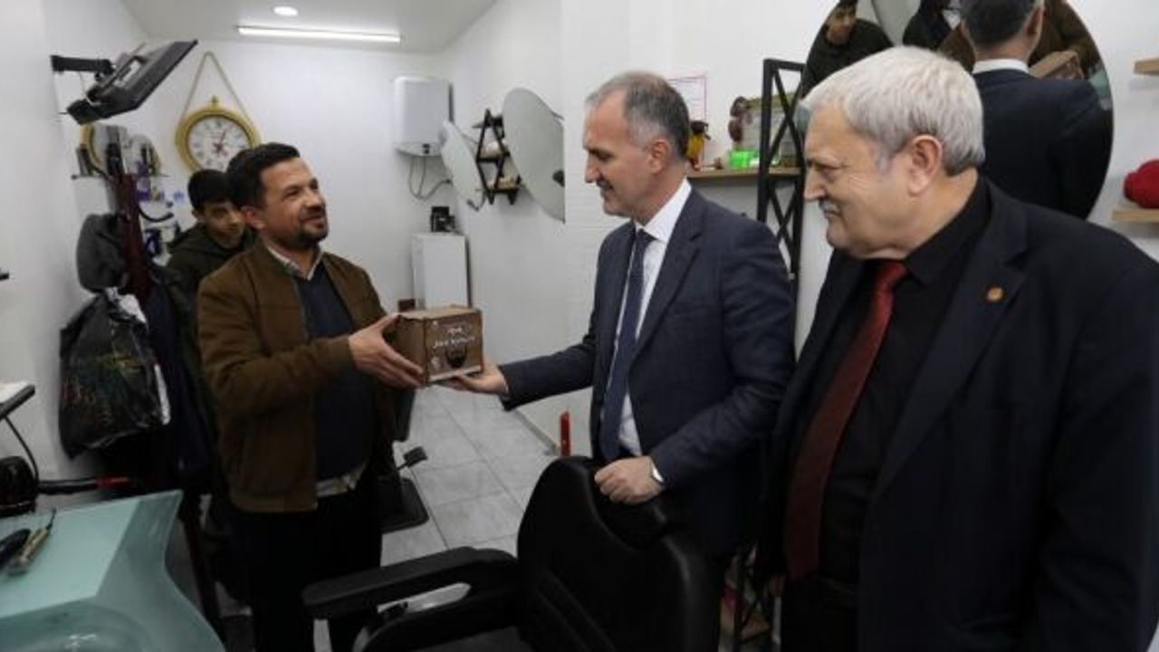 TÜM BERBERLERE TEK TEK DAĞITILDI... İnegöl'de örnek hareket