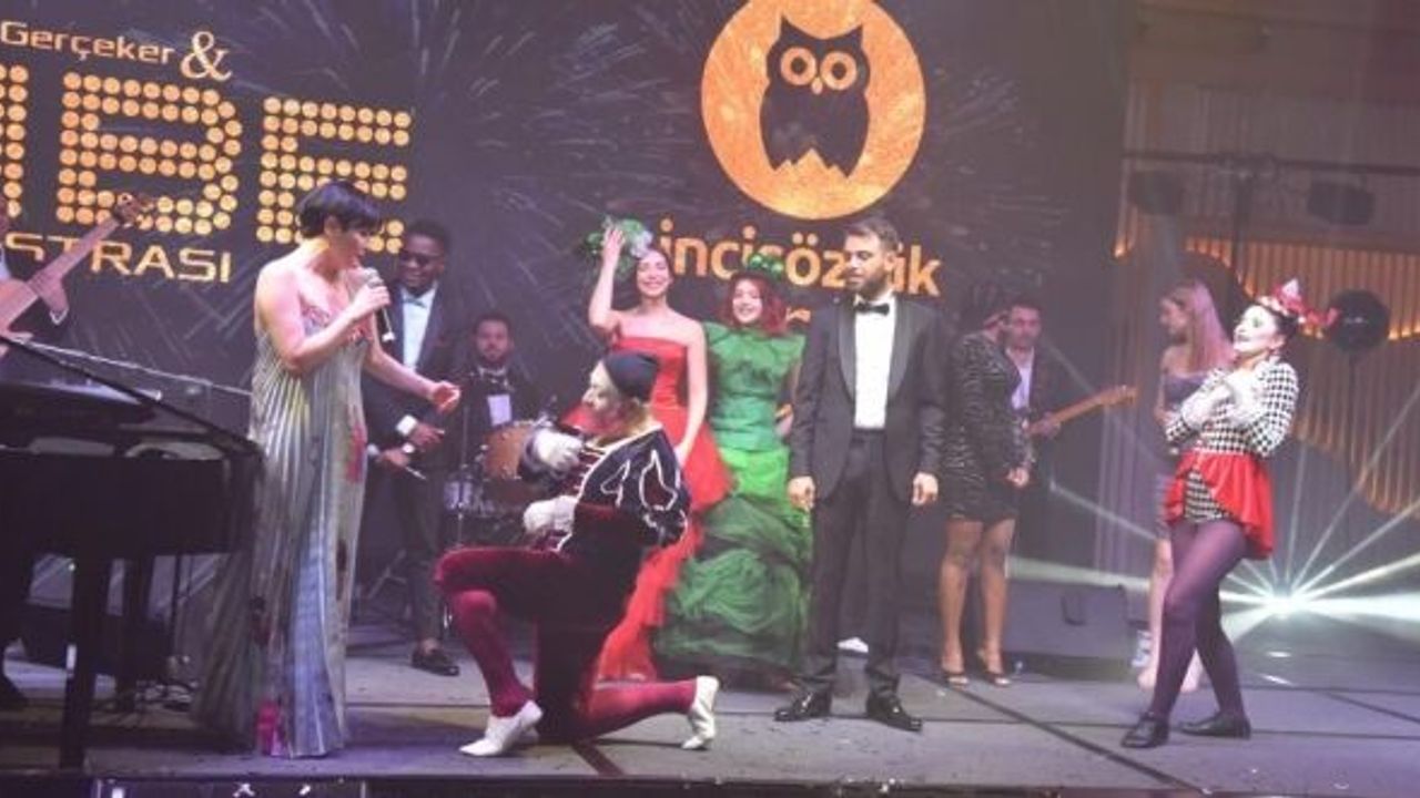 25 MİLYON TAKİPÇİSİ OLAN PAYLAŞIM AĞI YENİ YILA ÜNLÜLERLE GİRDİ