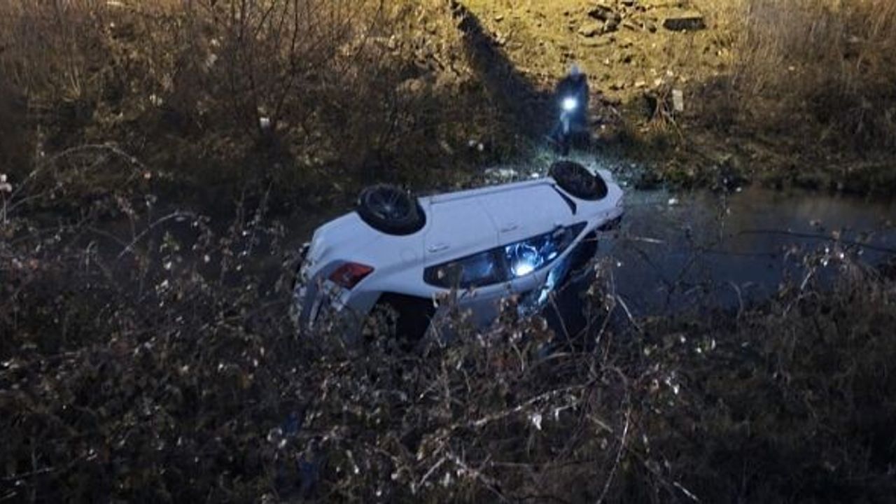BURSA'DA OTOMOBİL DERE YATAĞINA UÇTU